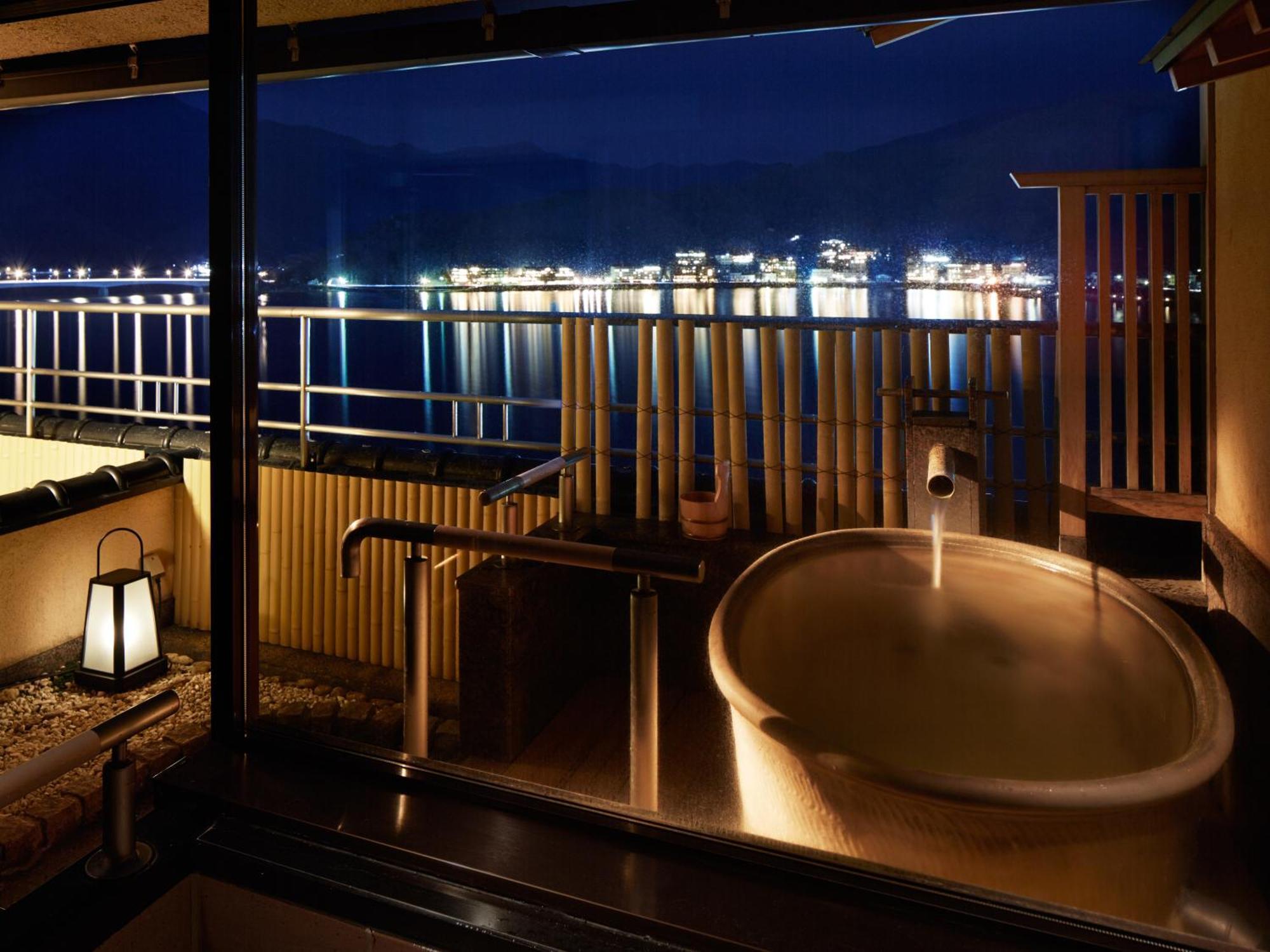 Fujikawaguchiko Onsen Konanso Hotell Rum bild A traditional Japanese onsen