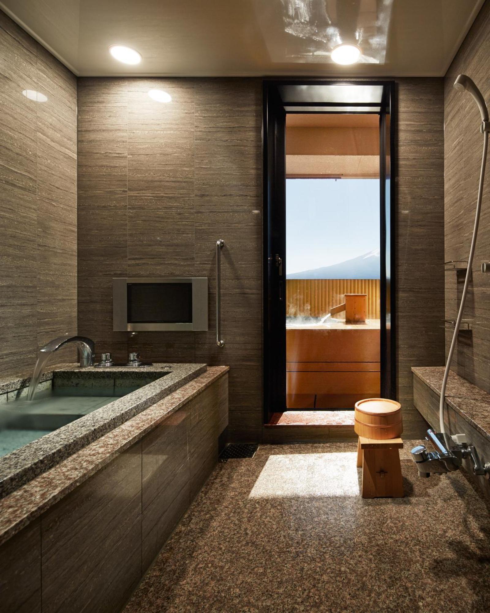 Fujikawaguchiko Onsen Konanso Hotell Rum bild A modern onsen